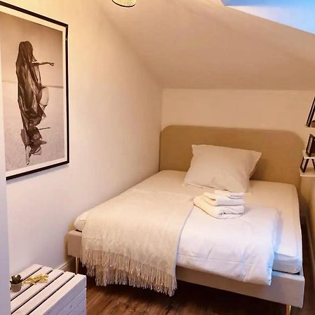 Bali Home Stylische Wohnung Mit Terrasse Schönefeld Exteriör bild
