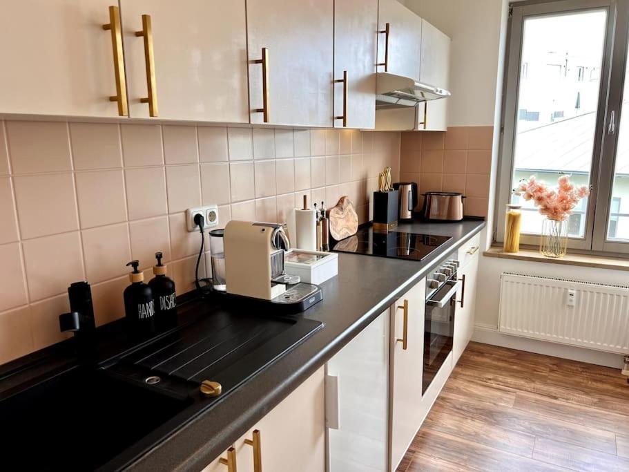 Bali Home Stylische Wohnung Mit Terrasse Schönefeld Exteriör bild