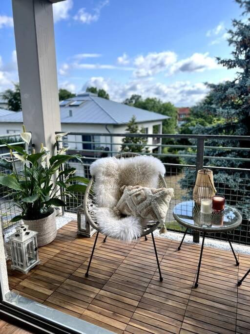 Bali Home Stylische Wohnung Mit Terrasse Schönefeld Exteriör bild