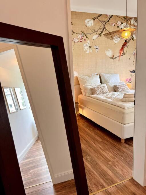 Bali Home Stylische Wohnung Mit Terrasse Schönefeld Exteriör bild
