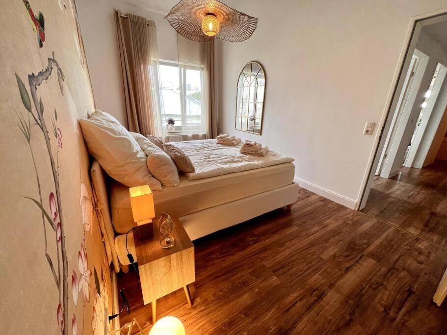 Bali Home Stylische Wohnung Mit Terrasse Schönefeld Exteriör bild