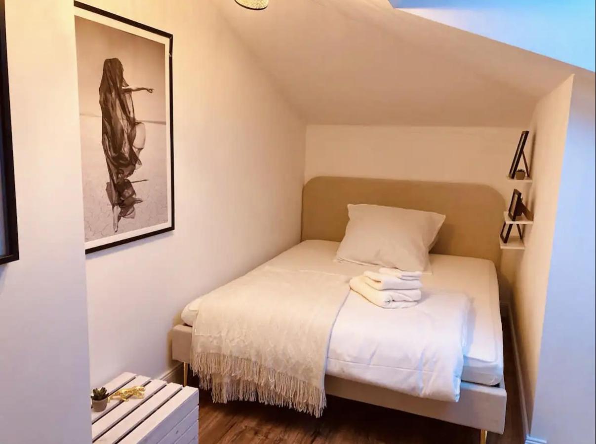 Bali Home Stylische Wohnung Mit Terrasse Schönefeld Exteriör bild